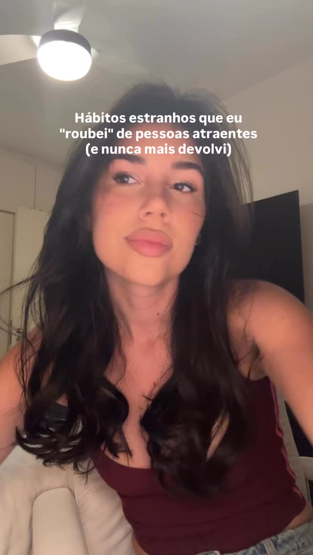 Hábitos pequenos pra você adicionar na sua vida ↓

	1.	Lavar o rosto como se fosse uma tarefa lenta, não uma corrida.
	2.	Passar hidratante labial antes de dormir como se fosse inegociável.
	3.	Pentear o cabelo mesmo quando for ficar em casa.
	4.	Beber água antes do café. É chato